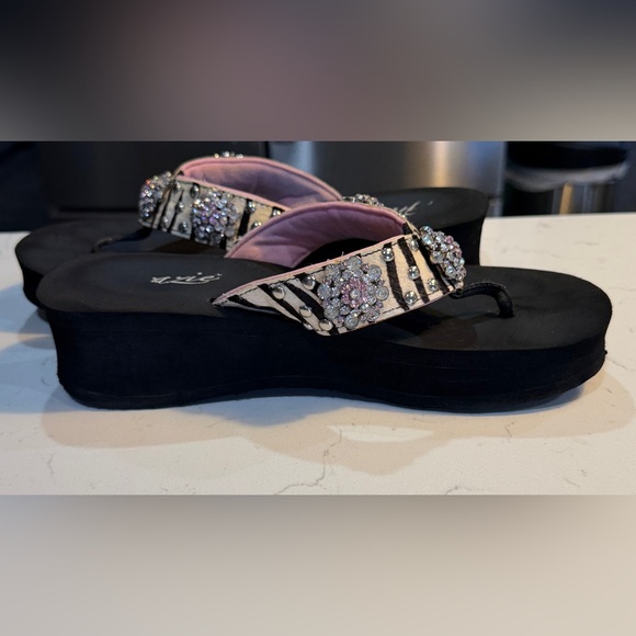 Grazie Leather Animal Print/ Pink/ white Rhinestone details Sandals size 8.5 - Picture 5 of 8